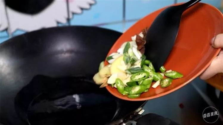 一个妙招两味调料，三天后这个家常食材就成了百搭美味