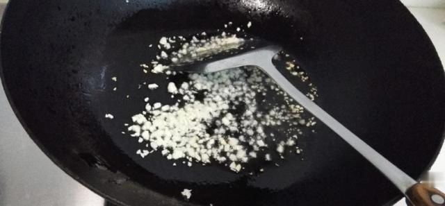丝瓜和它一起炒，清热杀菌，一家人都爱吃，比鸡鸭鱼肉还要香