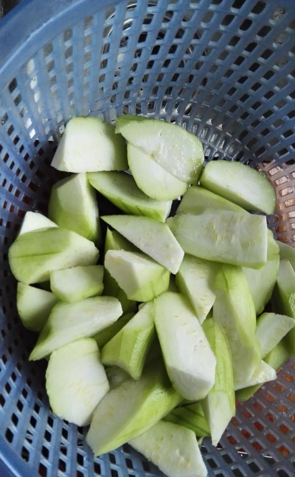 丝瓜和它一起炒，清热杀菌，一家人都爱吃，比鸡鸭鱼肉还要香