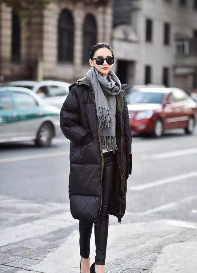 一穿羽绒服就又丑又臃肿？学会这些搭配，秋冬也会变身小仙女哦