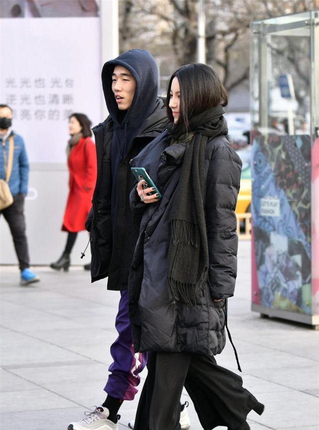一穿羽绒服就又丑又臃肿？学会这些搭配，秋冬也会变身小仙女哦