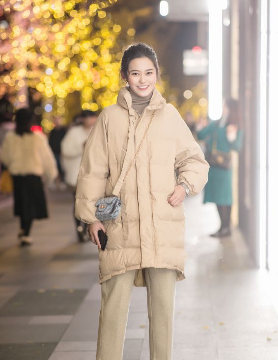 一穿羽绒服就又丑又臃肿？学会这些搭配，秋冬也会变身小仙女哦