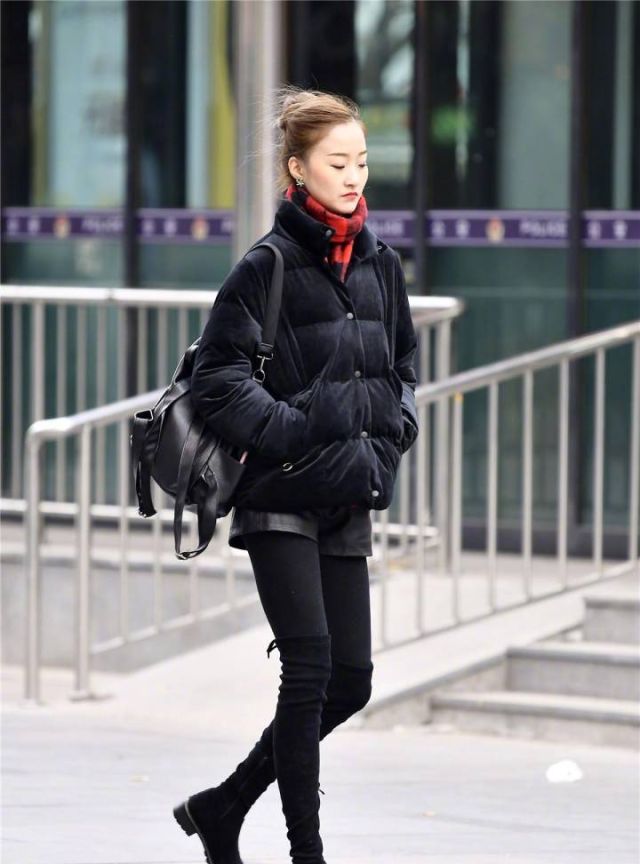 一穿羽绒服就又丑又臃肿？学会这些搭配，秋冬也会变身小仙女哦