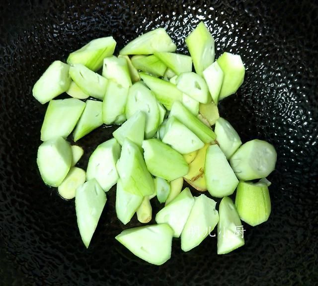 秋季干燥，多给家人喝这汤，清热去燥味鲜美，家人超级爱喝