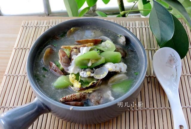 秋季干燥，多给家人喝这汤，清热去燥味鲜美，家人超级爱喝