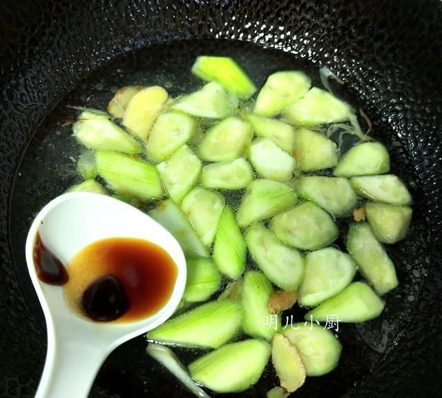 秋季干燥，多给家人喝这汤，清热去燥味鲜美，家人超级爱喝