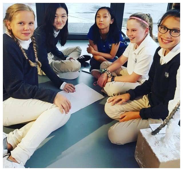 李嫣登贵族学校封面,长得比姐姐更像王菲,校内设施豪华应有尽有