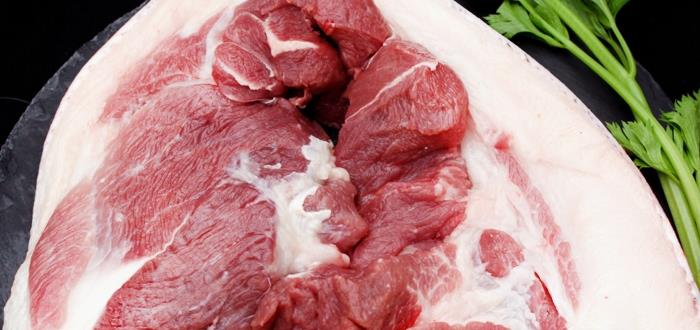 土猪肉和饲料猪肉有啥区别？老农教你一招，看完再也不怕买错了！