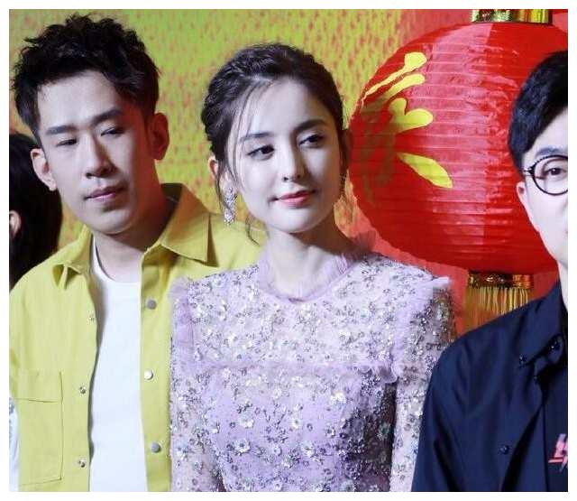 古力娜扎亮相电影《缝纫机乐队》北京首映礼，这气质压倒一片！