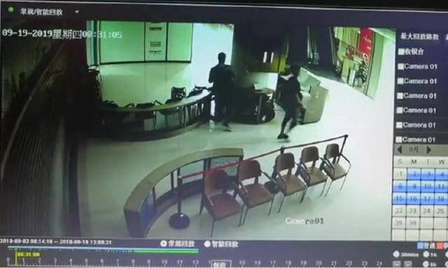 公然盗窃竞品充电柜 怪兽充电工作人员职业道德在哪里？
