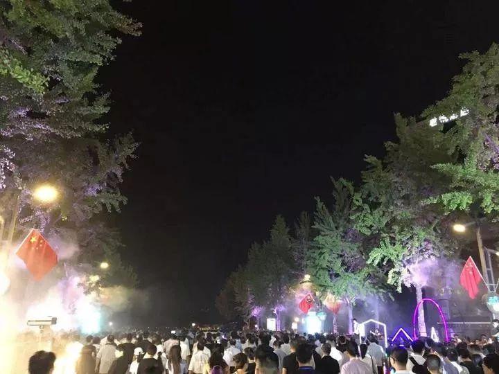 火爆！刚刚，29000人一起逛湖滨步行街！全新音乐喷泉今夜试喷，惊艳四方！