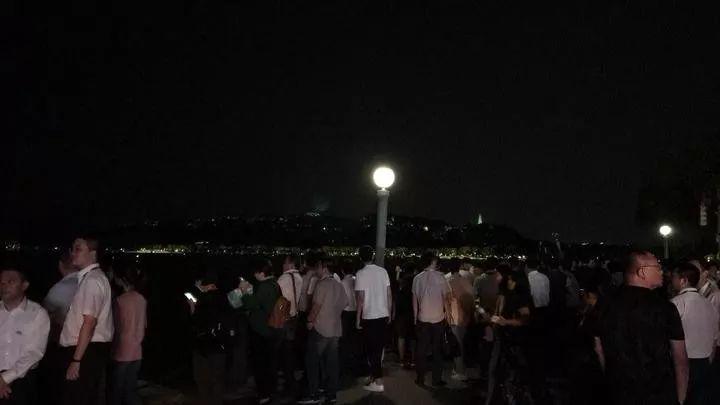 火爆！刚刚，29000人一起逛湖滨步行街！全新音乐喷泉今夜试喷，惊艳四方！