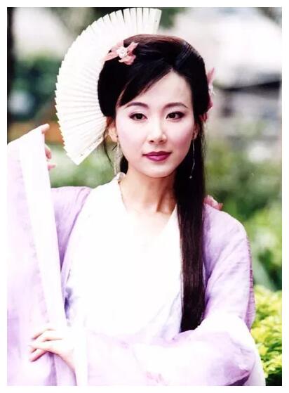 继一字眉阿宝色后，缝纫机发型出场，粉丝感叹还是以前的古装美