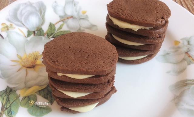 想吃巧克力夹心饼干就自己做吧,做法非常简单,不用打发黄油