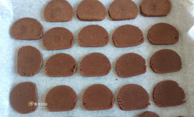 想吃巧克力夹心饼干就自己做吧,做法非常简单,不用打发黄油