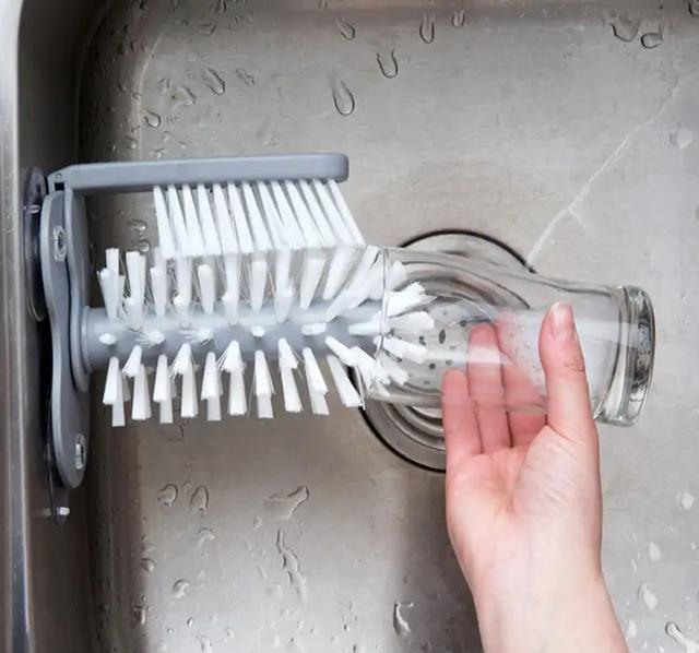 保温杯有水垢怎么清洗？教你三招，杯子深也不怕，洗的省力又干净