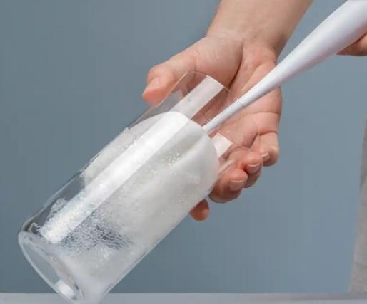 保温杯有水垢怎么清洗？教你三招，杯子深也不怕，洗的省力又干净