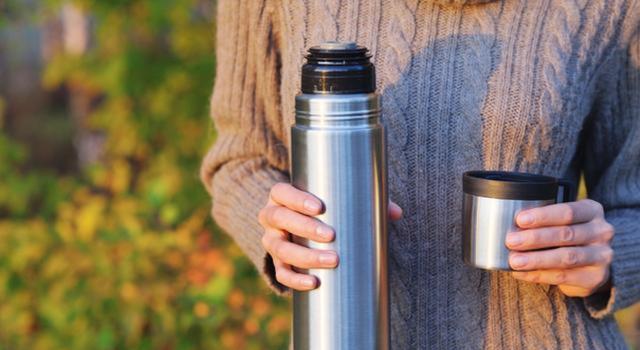 保温杯有水垢怎么清洗？教你三招，杯子深也不怕，洗的省力又干净
