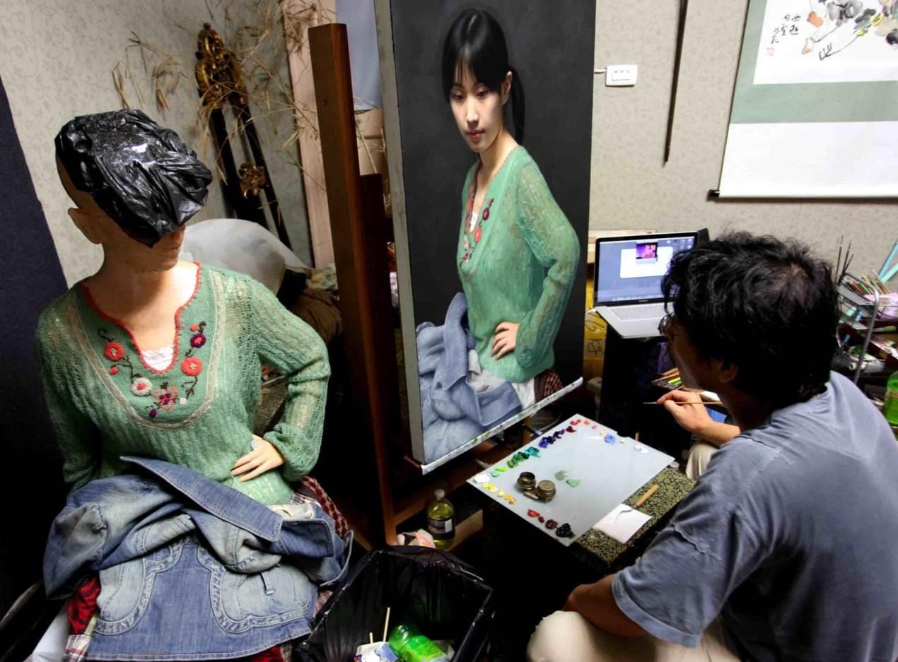 他比冷军还写实，独创缝纫机画画，一幅画画3年，耗费283.9万米线