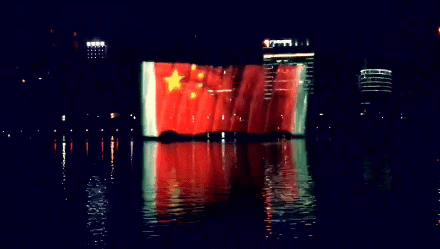 光影喷泉表演时间加场了！昨晚无数东莞人挤爆这里！