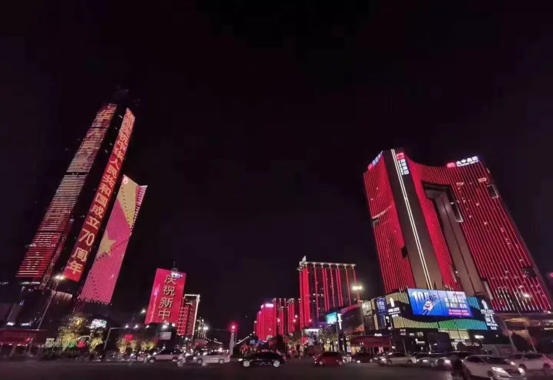 光影喷泉表演时间加场了！昨晚无数东莞人挤爆这里！