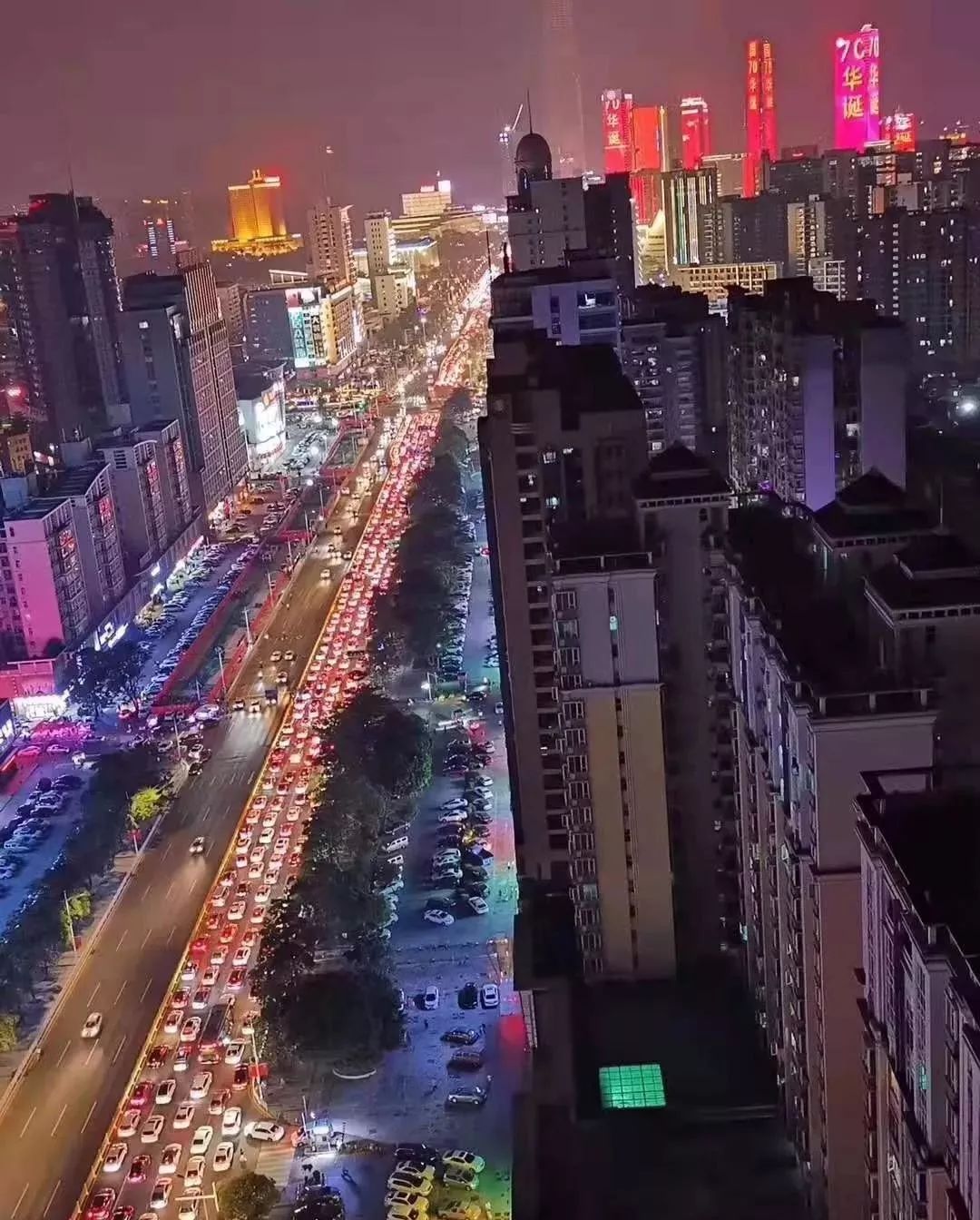 光影喷泉表演时间加场了！昨晚无数东莞人挤爆这里！