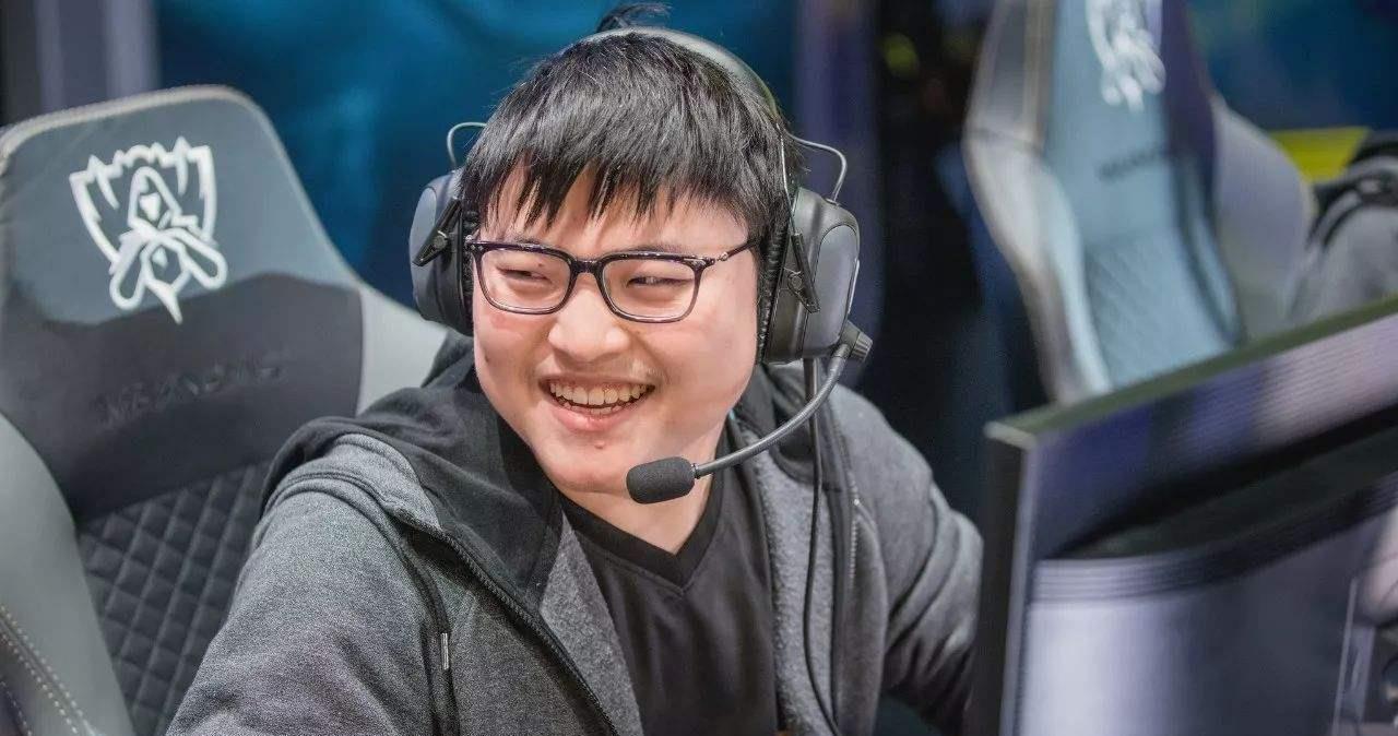 RNG准备绝招迎战S9？小明苦练机器人，Uzi玩起了混子英雄！