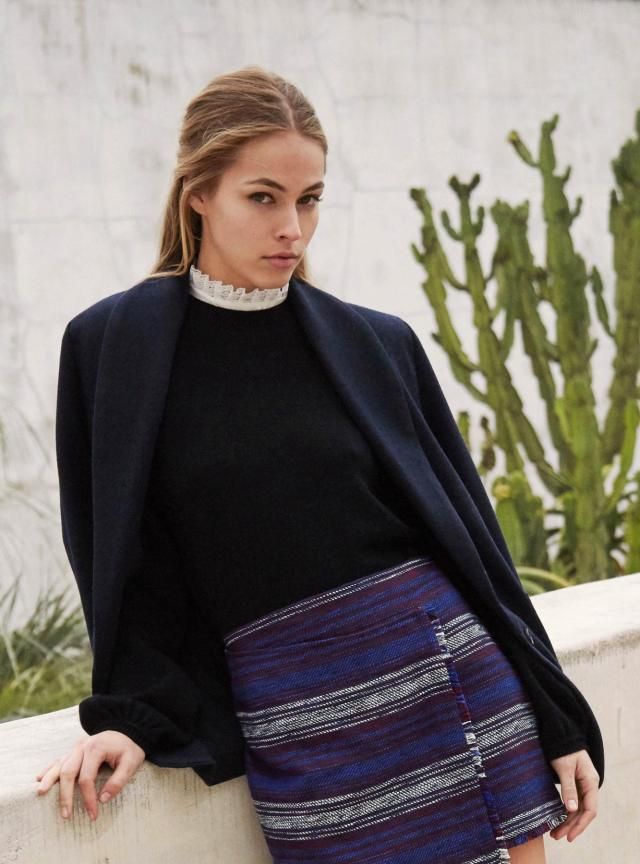 用了很多反光面料,看起来轻薄高级,飘逸轻盈的材质