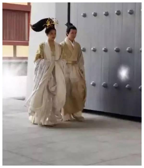 这么拼命的关晓彤却被剧组毁了！缝纫机发型落水秒变拖把