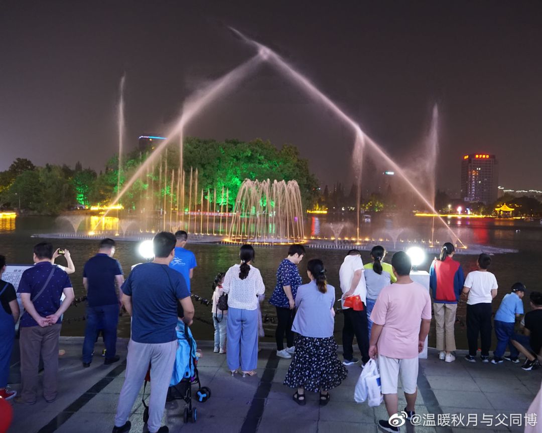 芜湖市中心这处音乐喷泉免费开放啦！美轮美奂！你打卡了吗？