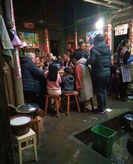 农村家宴太丰盛，回家3天胖2斤，这道菜一上桌，鸡鸭螃蟹都靠边站