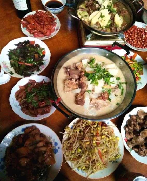 农村家宴太丰盛，回家3天胖2斤，这道菜一上桌，鸡鸭螃蟹都靠边站
