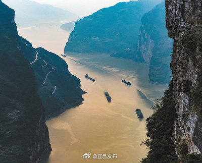 日前，船舶行驶在长江三峡西陵峡水域