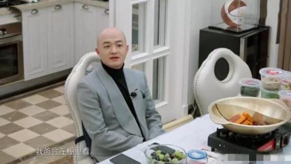 带你看看袁姗姗的家，仿佛住在废品站一样，家里也太凌乱了