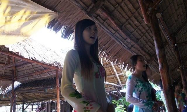 泰国旅游，美女递来的毛巾不要接，导游：“接了”你就明白了