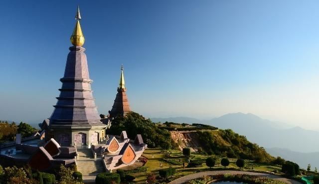 泰国旅游，美女递来的毛巾不要接，导游：“接了”你就明白了