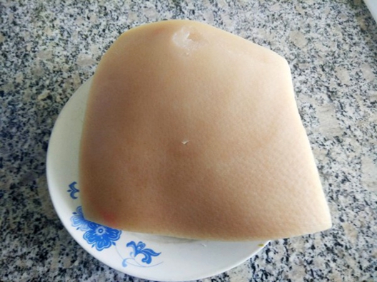 酱香不腻的东坡肉花生,简单一炖,花生入味肉软烂,配?.