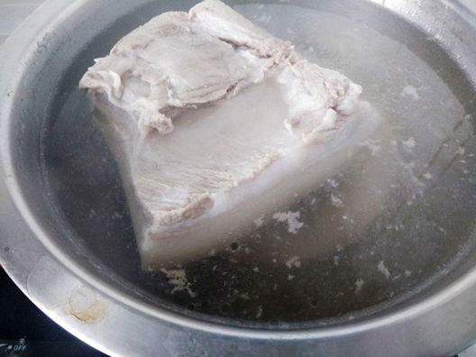 酱香不腻的东坡肉花生,简单一炖,花生入味肉软烂,配?.