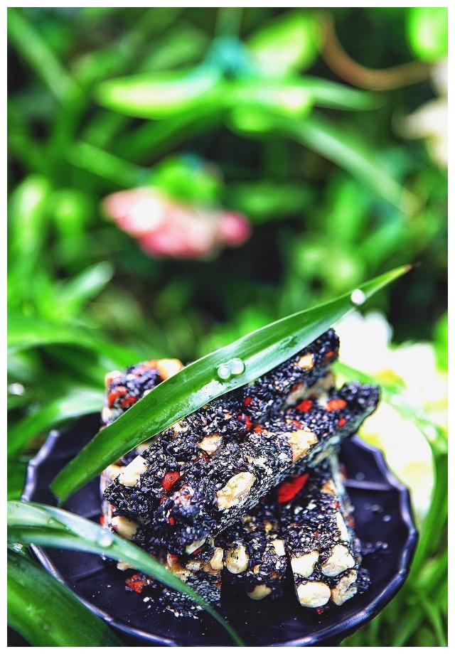 过年糖果别买了,教你自制芝麻花生糖,简单美味,喷香酥脆吃不够
