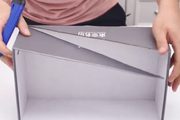 旧鞋盒不要再扔了，切2刀放鞋柜里，能让你的鞋柜多放10双鞋！