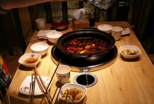 麻渣渣洪七公成串串香行业娇子，全程服务让餐饮创业更轻松