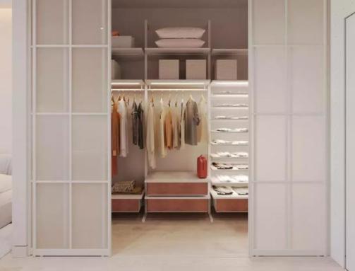 卧室空间不足?步入式衣柜的2大要点要记住,轻松帮你