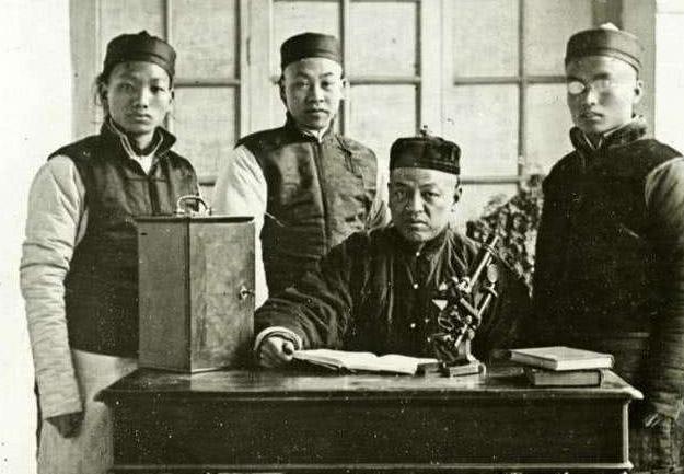 慈禧都请不动的武林高手，只是个卖眼镜的？1人吊打十几个德国人