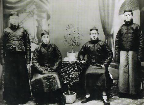 慈禧都请不动的武林高手，只是个卖眼镜的？1人吊打十几个德国人