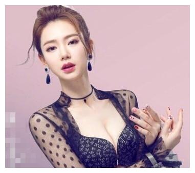 戚薇晒内衣美照，评论区瞬间沸腾，群众：当真是无孔不入啊！