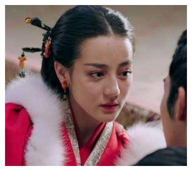 这是迪丽热巴最丑的一次古装造型，比关晓彤的缝纫机更雷人！