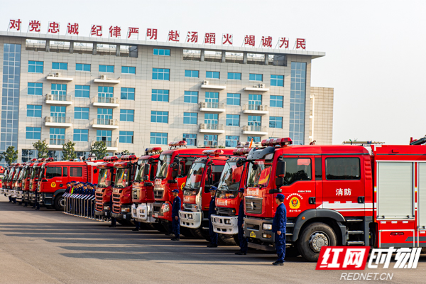 湖南消防举行装备业务技能比武 各类消防车辆器材集中亮相