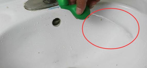水龙头上套个气球，老公天天抢着刷碗，这招感觉很妙！