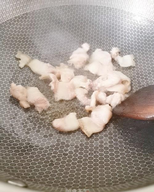 花椰菜炒肉教学，现在正是花椰菜的食用日子，趁新鲜吃