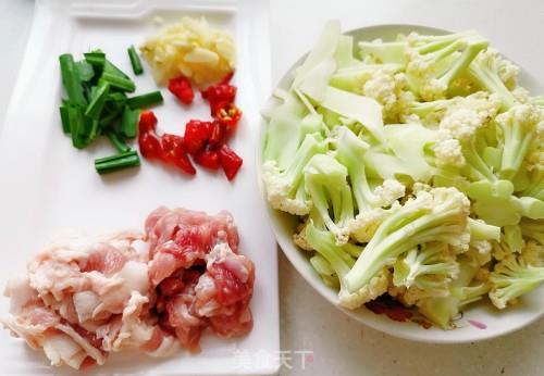 花椰菜炒肉教学，现在正是花椰菜的食用日子，趁新鲜吃